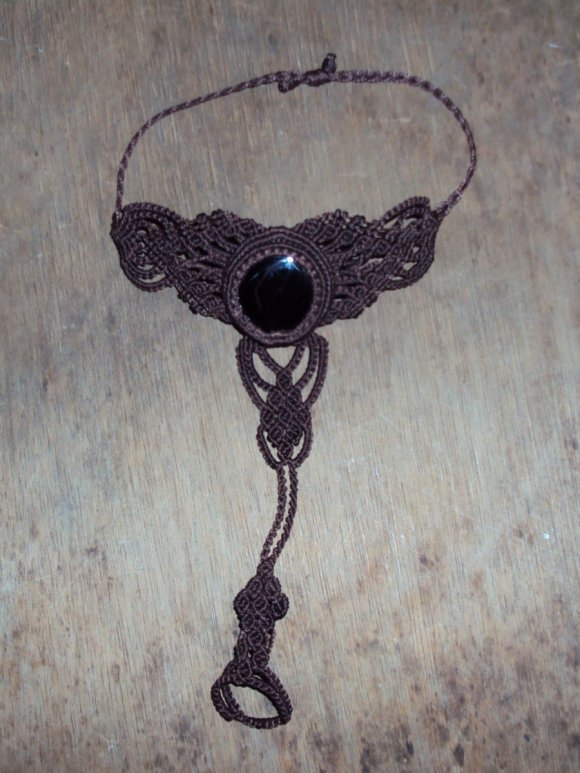 Pulsera café con anillo