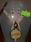 Collar crema y verde