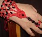 Pulsera con anillo roja pepas negras