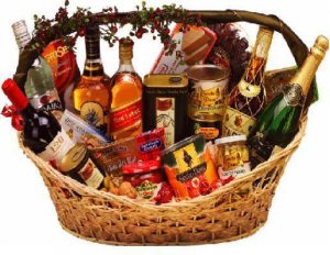 Arcon con vinos y lateria