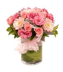 Florero de rosas con gerberas