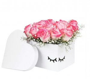 Ternura caja de corazón de rosas rosas