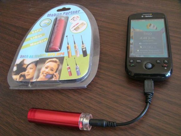 Cargador Celular, MP3, MP4 , con una Pila ”AA”